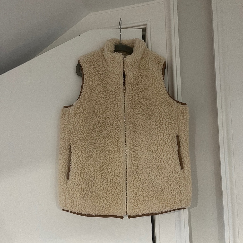 Hayden Girls zip up cream fleece vest, size large never worn